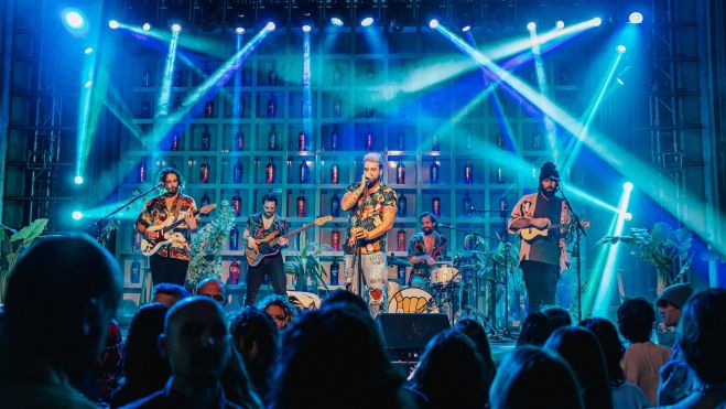 Bombai en concierto. Foto: Bombai Bombai en concierto. Foto: Bombai