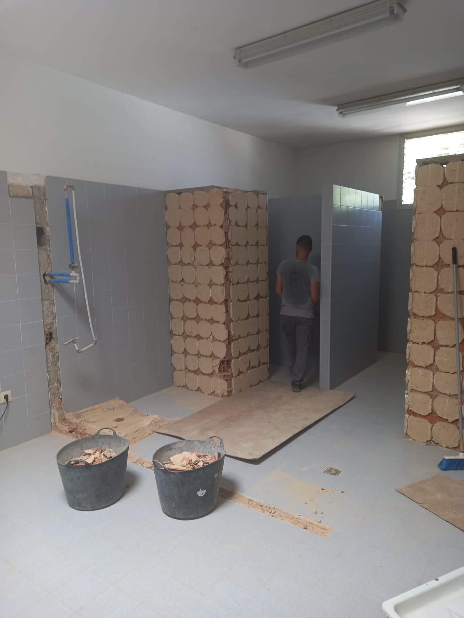 Treballs d'adequació de vestuaris del CEIP El Parque