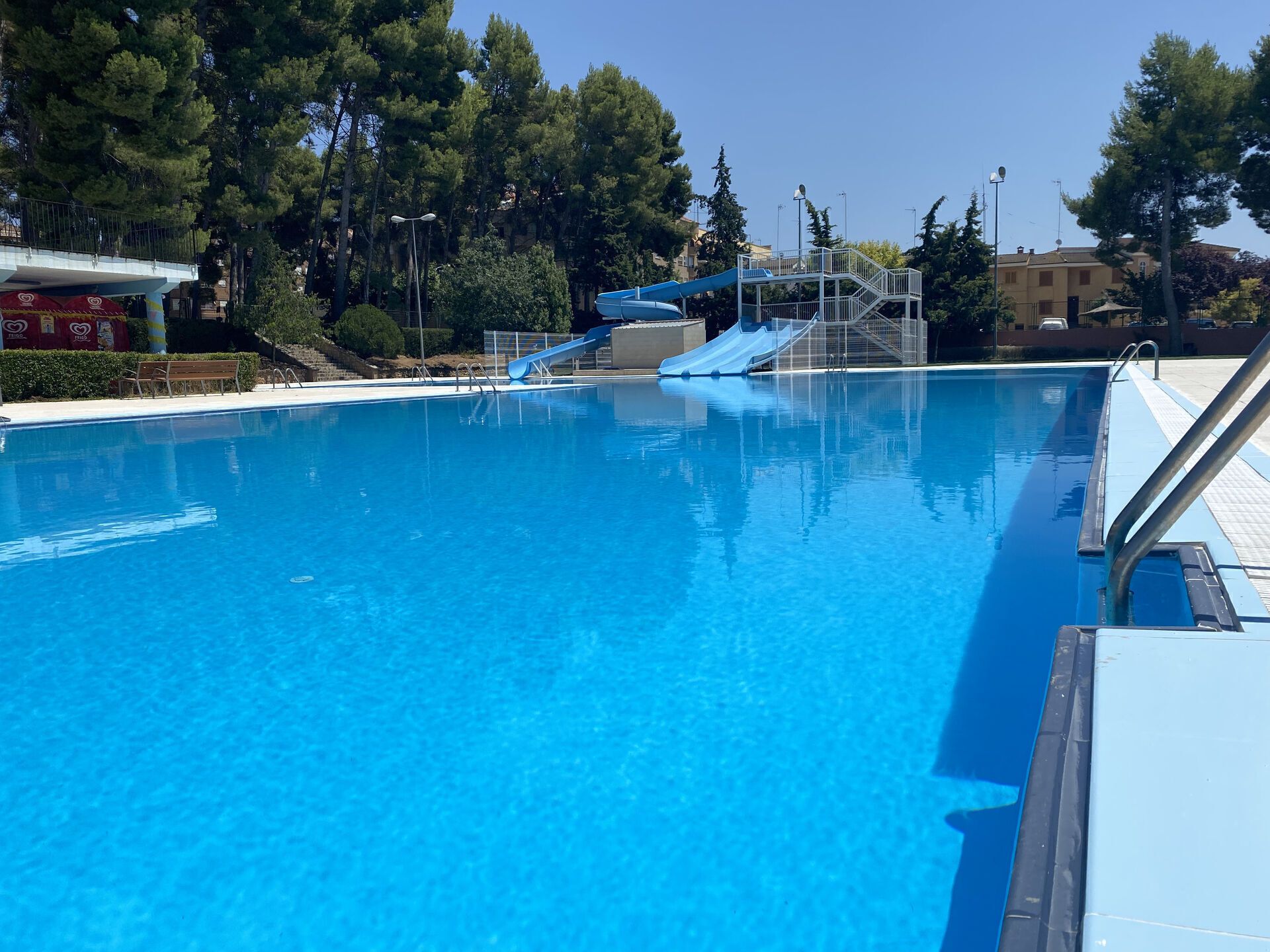 Piscina municipal de Requena. Imagen: Ayuntamiento de Requena 