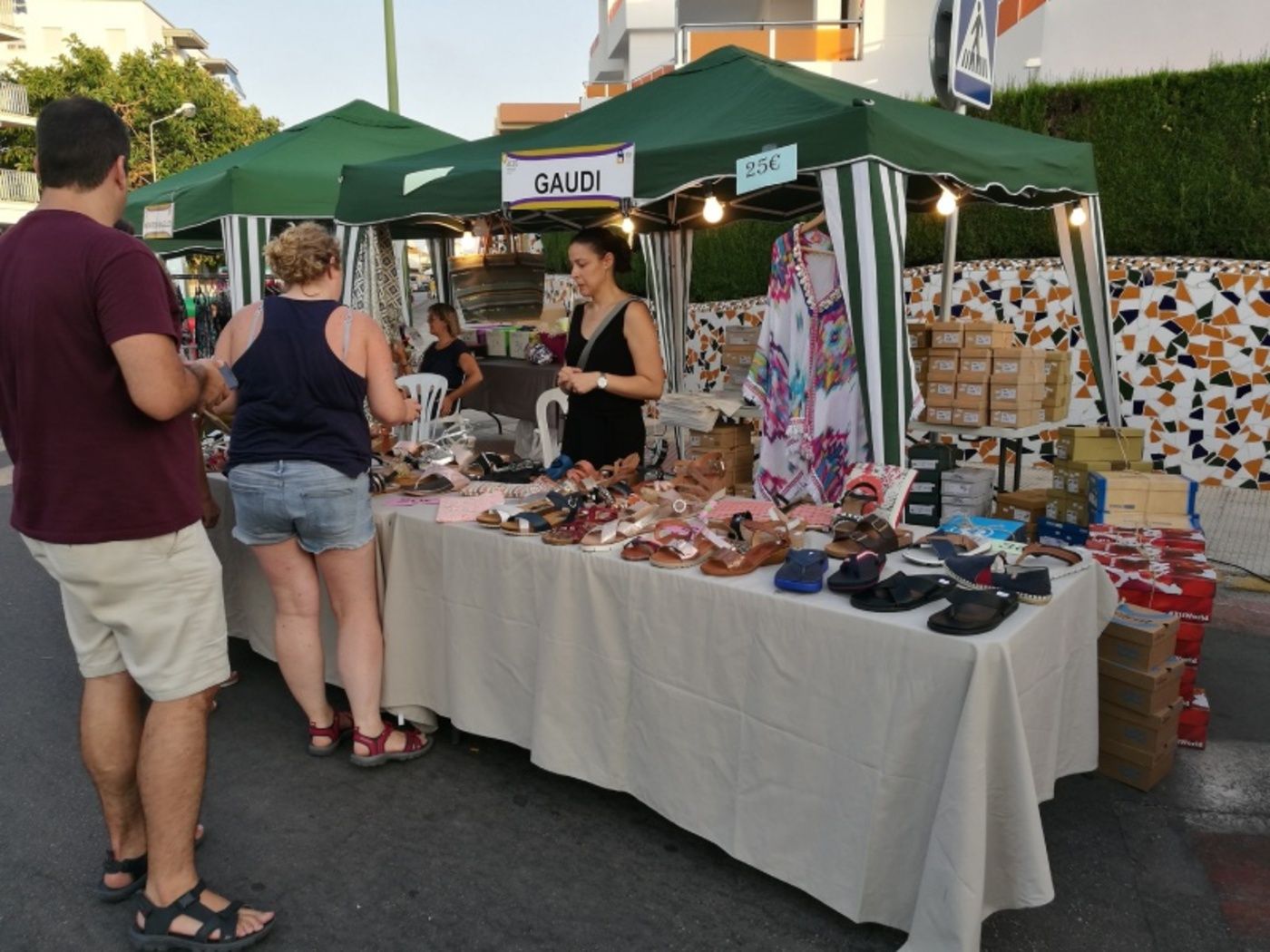 Fira del Comerç 'Voramar' 2023 a la platja d'Oliva/Foto: Facebook d'ACCO