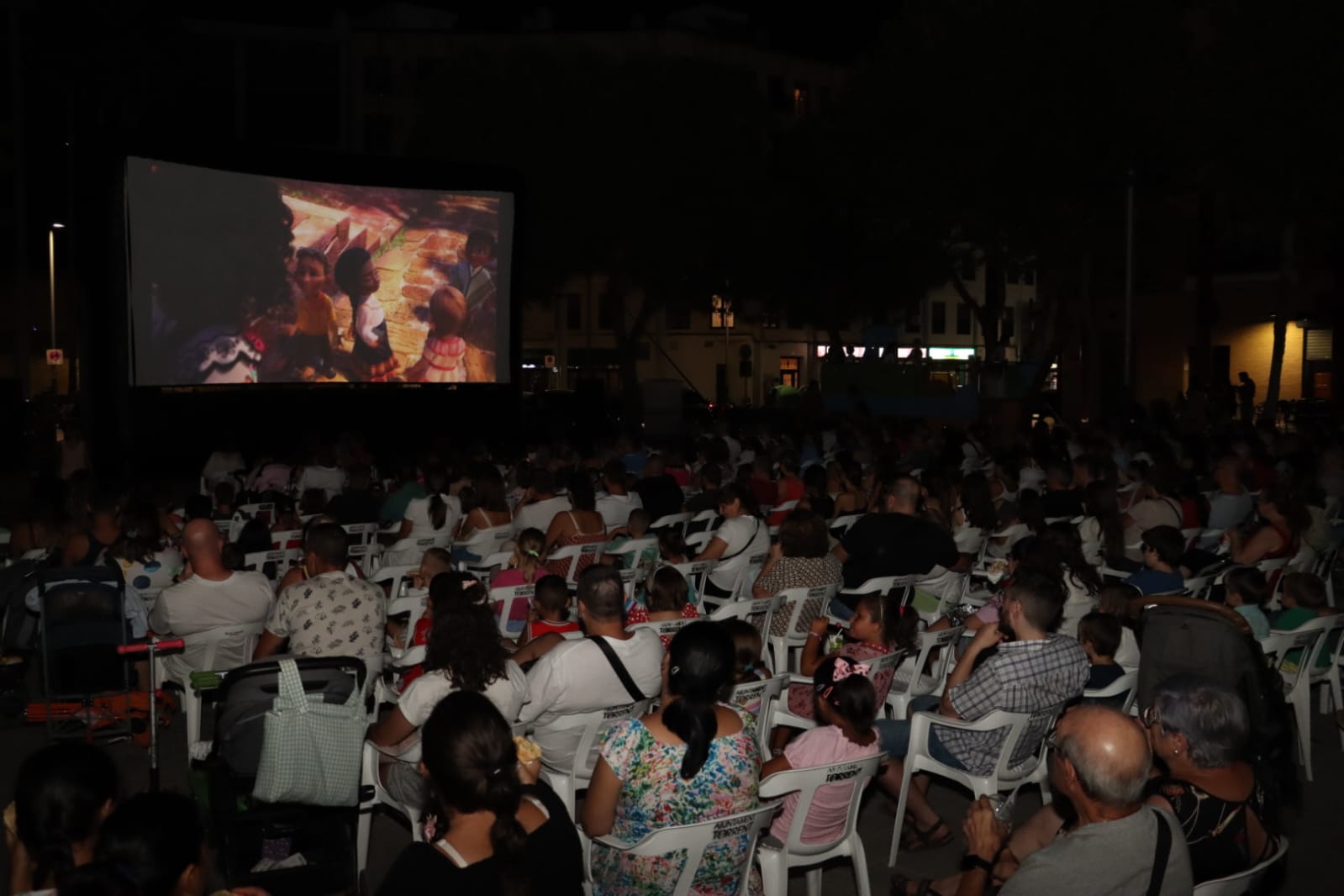 Cine en la plaza en Torrent
