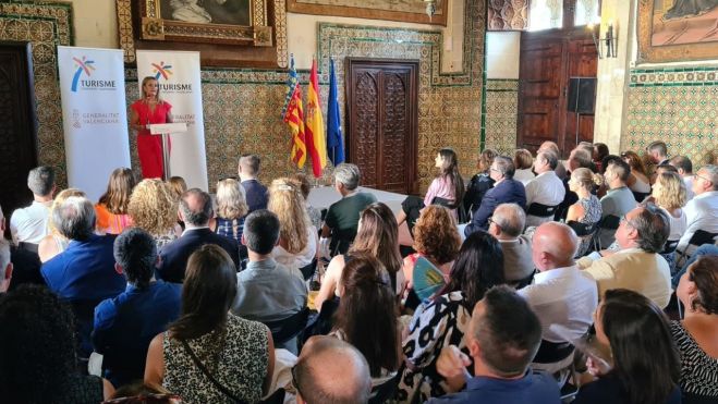 Toma de posesión de Nuria Montes como consellera de Turismo