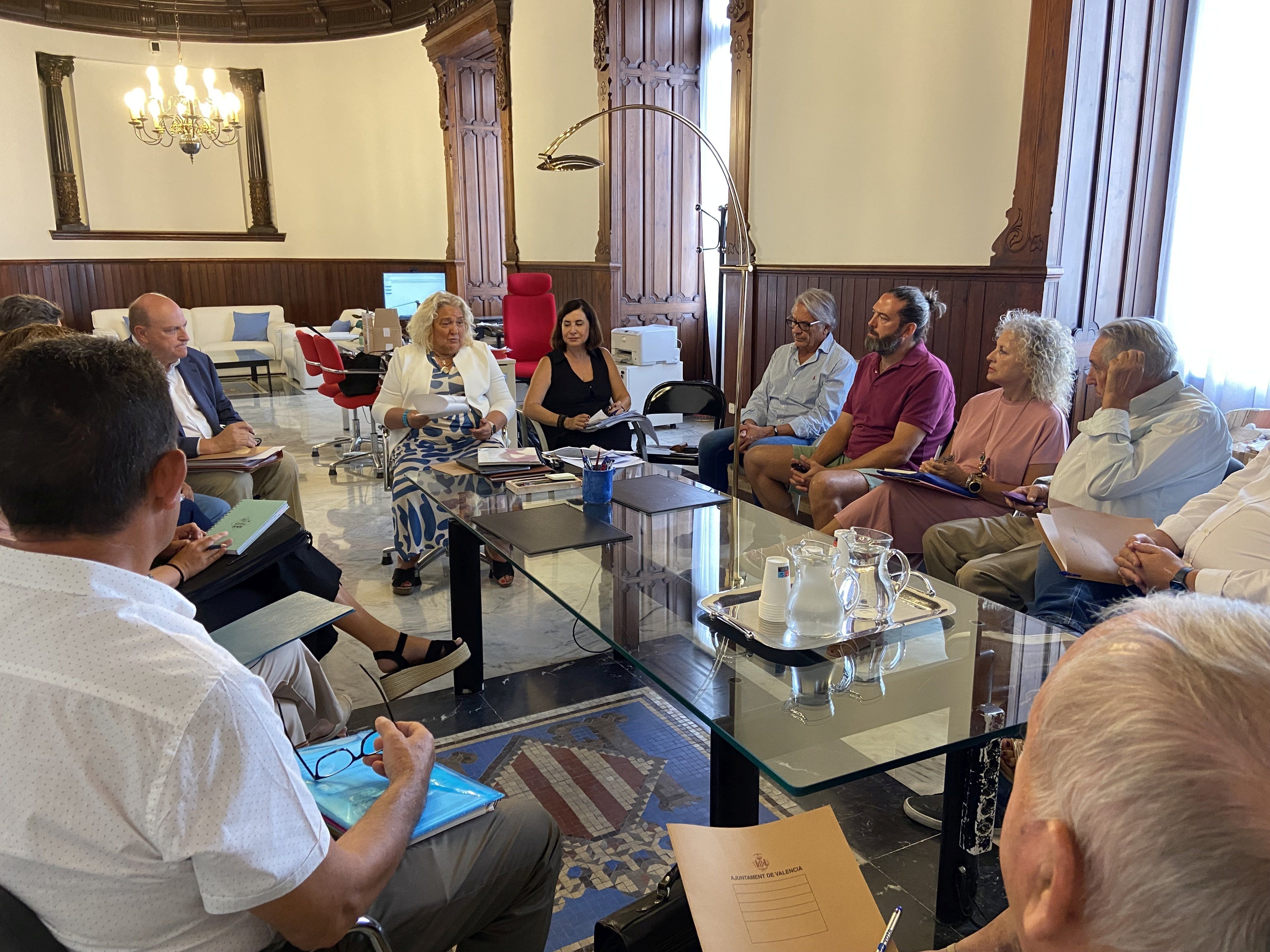 Reunión con las ocho alcaldesas y siete alcaldes de las pedanías de València