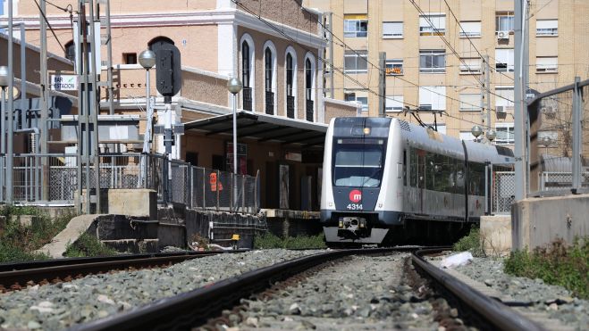 Tren de Metrovalencia en Torrent