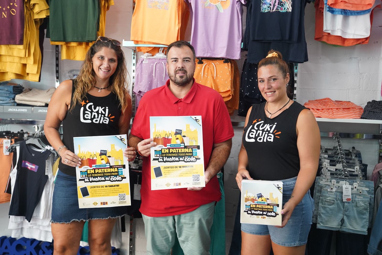 El concejal de Comercio y Smart City, Lucas Jodar, presenta la primera campaña 'Vuelta al cole' en Paterna