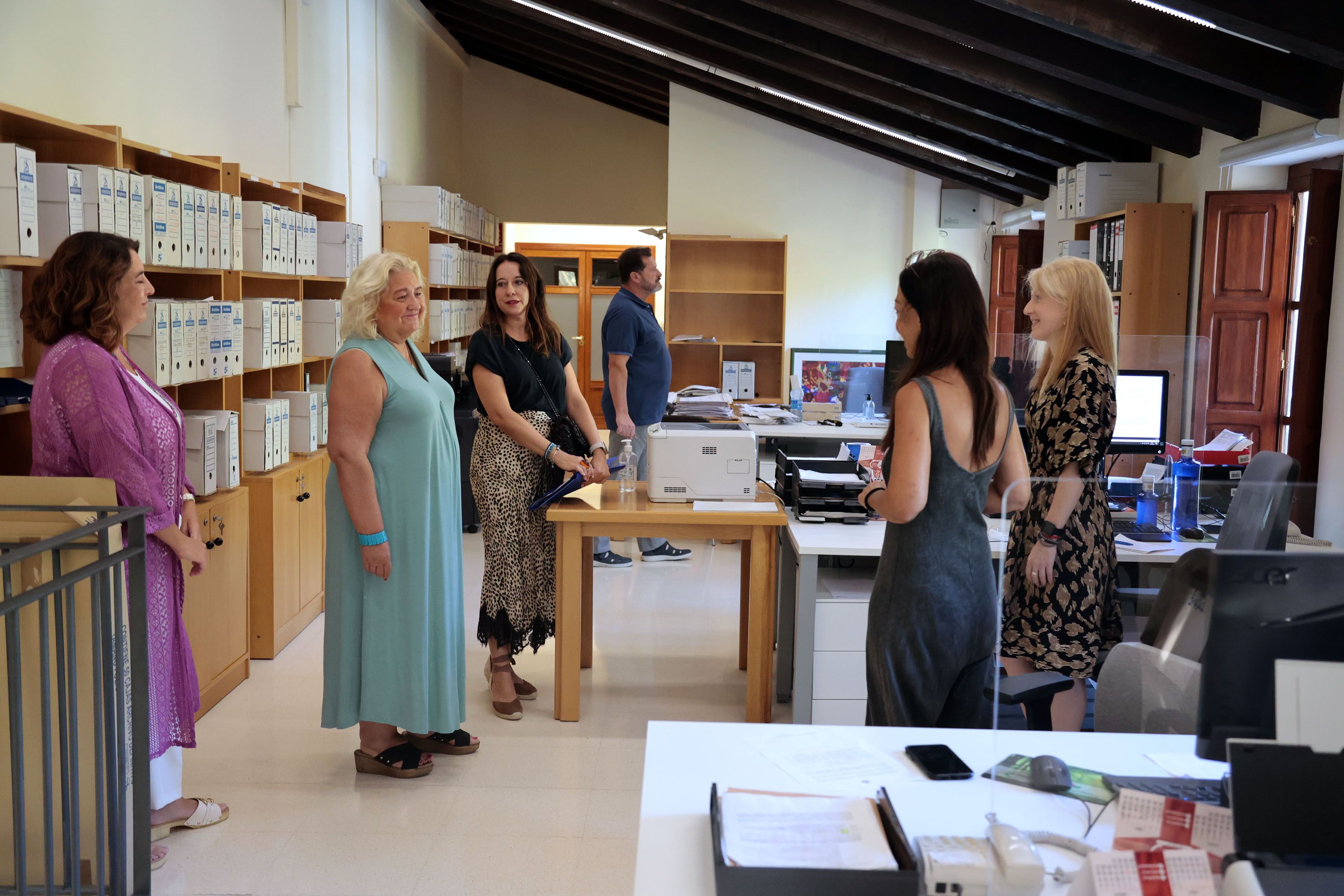 La concejala de Hacienda y Participación, María José Ferrer San Segundo, en su visita a las Juntas Municipales de Distrito de Patraix y Exposición