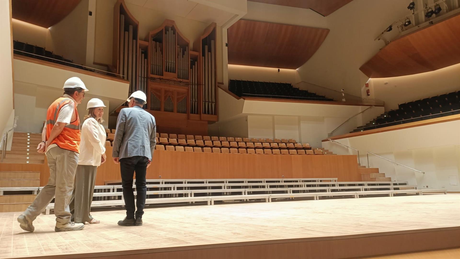 Catalá en su visita a las obras en el Palau de la Música de València. Foto: EUROPA PRESS