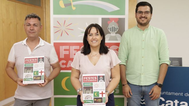 Jesús Monzó, Lorena Silvent i Miquel Verdeguer durant la presentació de les Festes de Catarroja 2023 Jesús Monzó, Lorena Silvent i Miquel Verdeguer durant la presentació de les Festes de Catarroja 2023