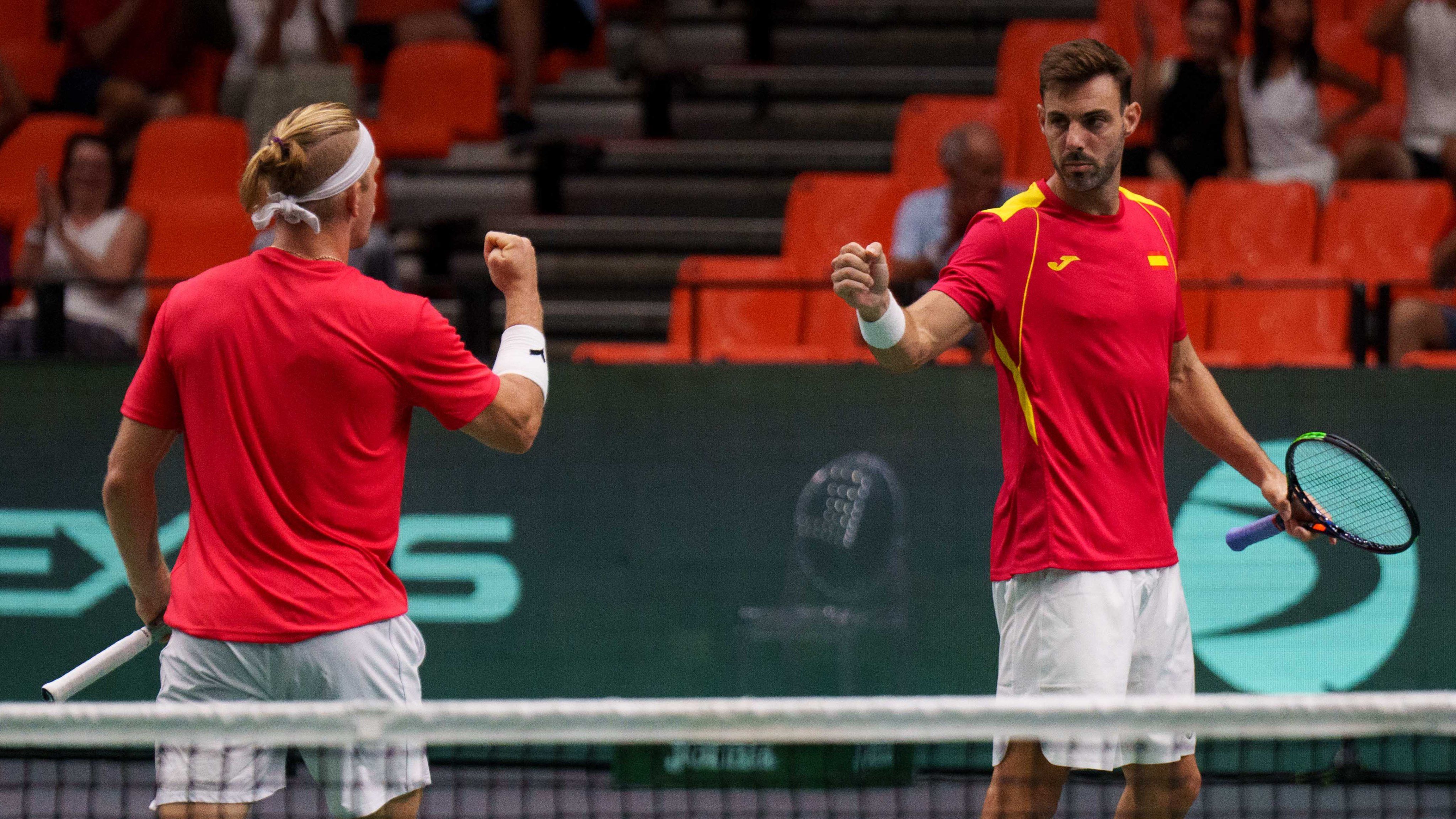 Alejandro Davidovich y Marcel Granollers durante el partido de dobles contra Chequia en la Copa Davis. Foto: RFET