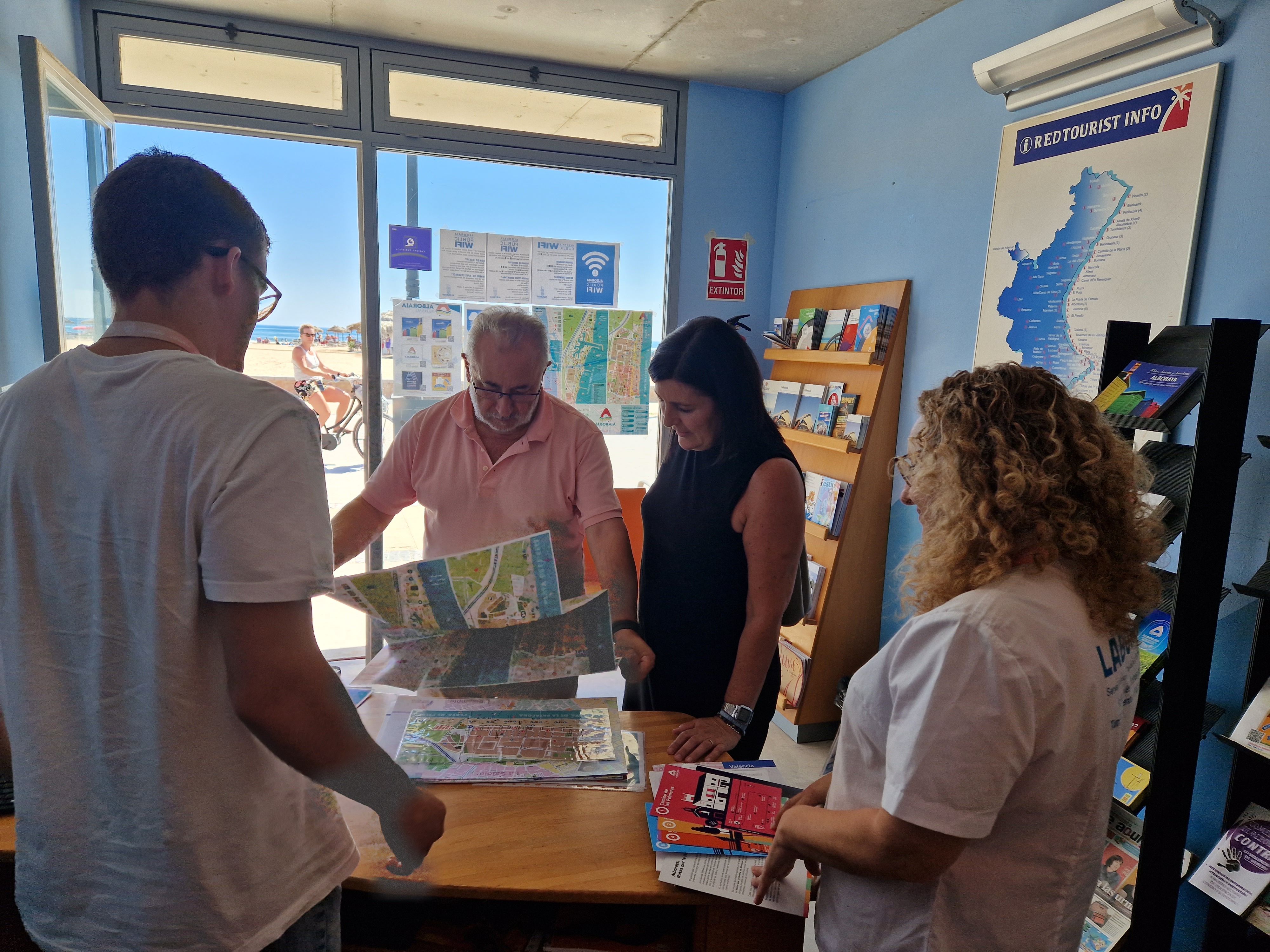 La Tourist Info de La Patacona amb el nou pla turístic