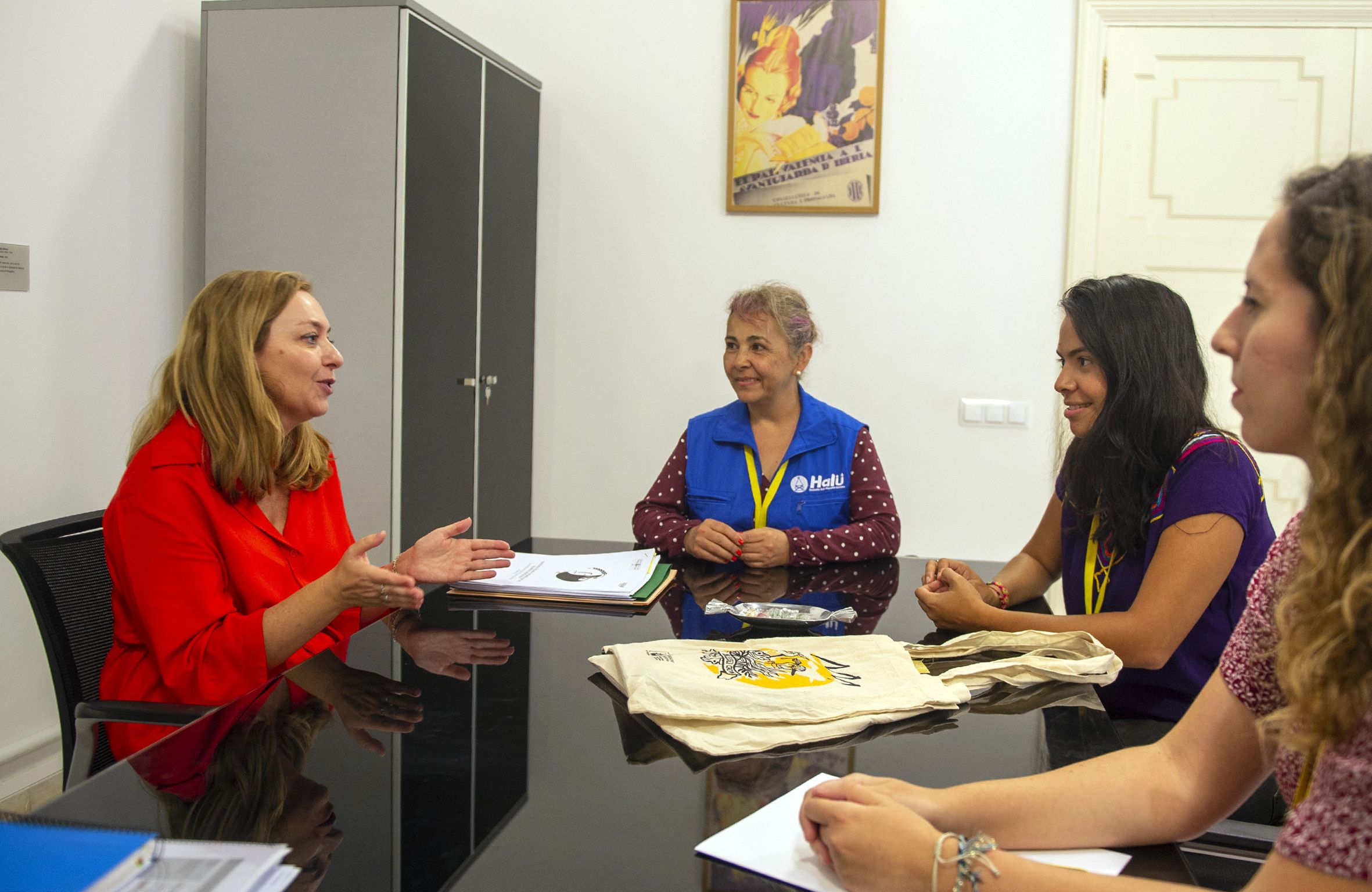 Natalia Enguix se reúne con la ONG Paz y desarrollo