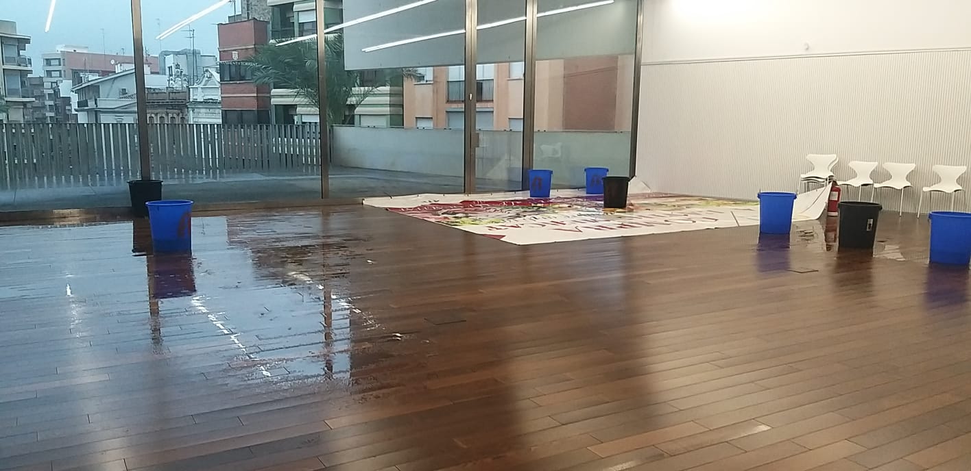 Goteres a la sala cívica de l'Antic Mercat de Torrent