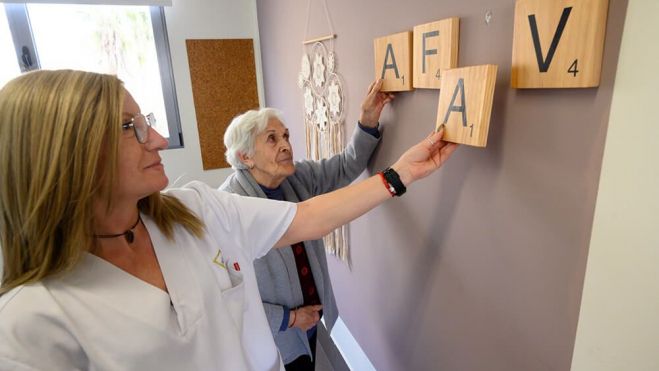 Persona major en l'Associació de Familiars d'Alzheimer de València. Foto: AFAV