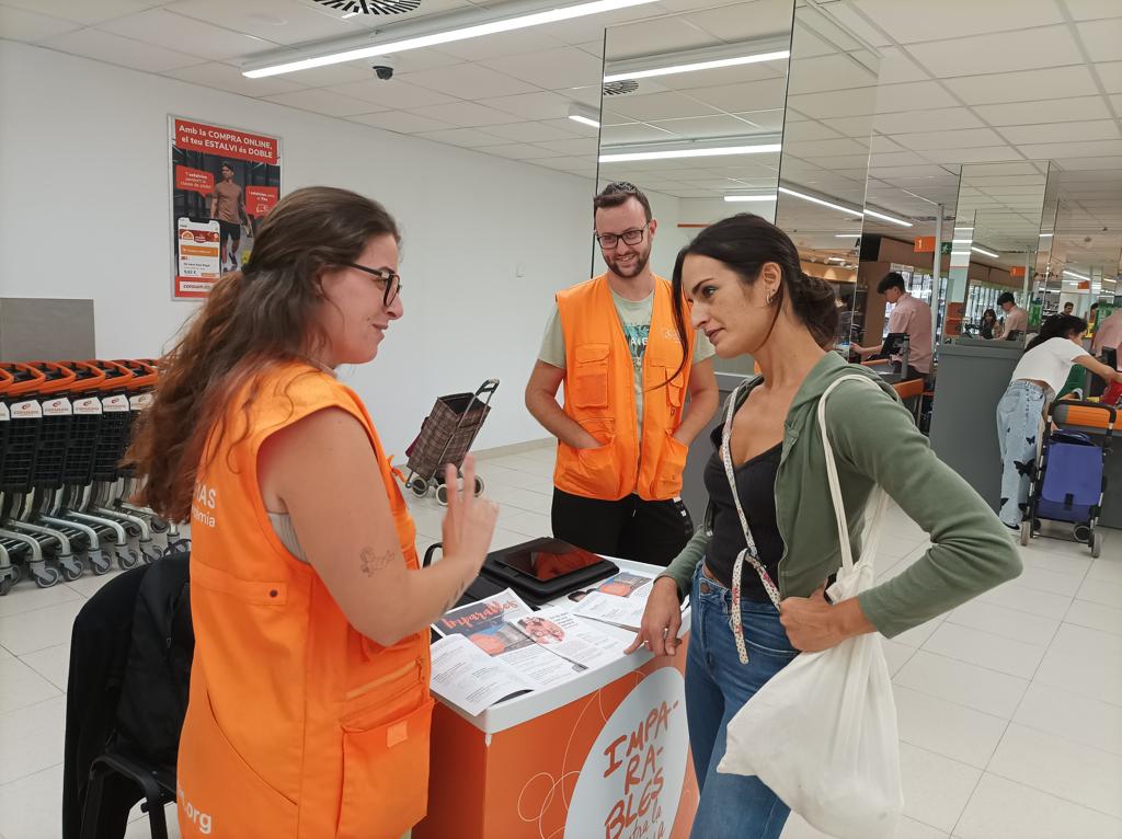 Conveni entre Consum i la Fundación Josep Carreras