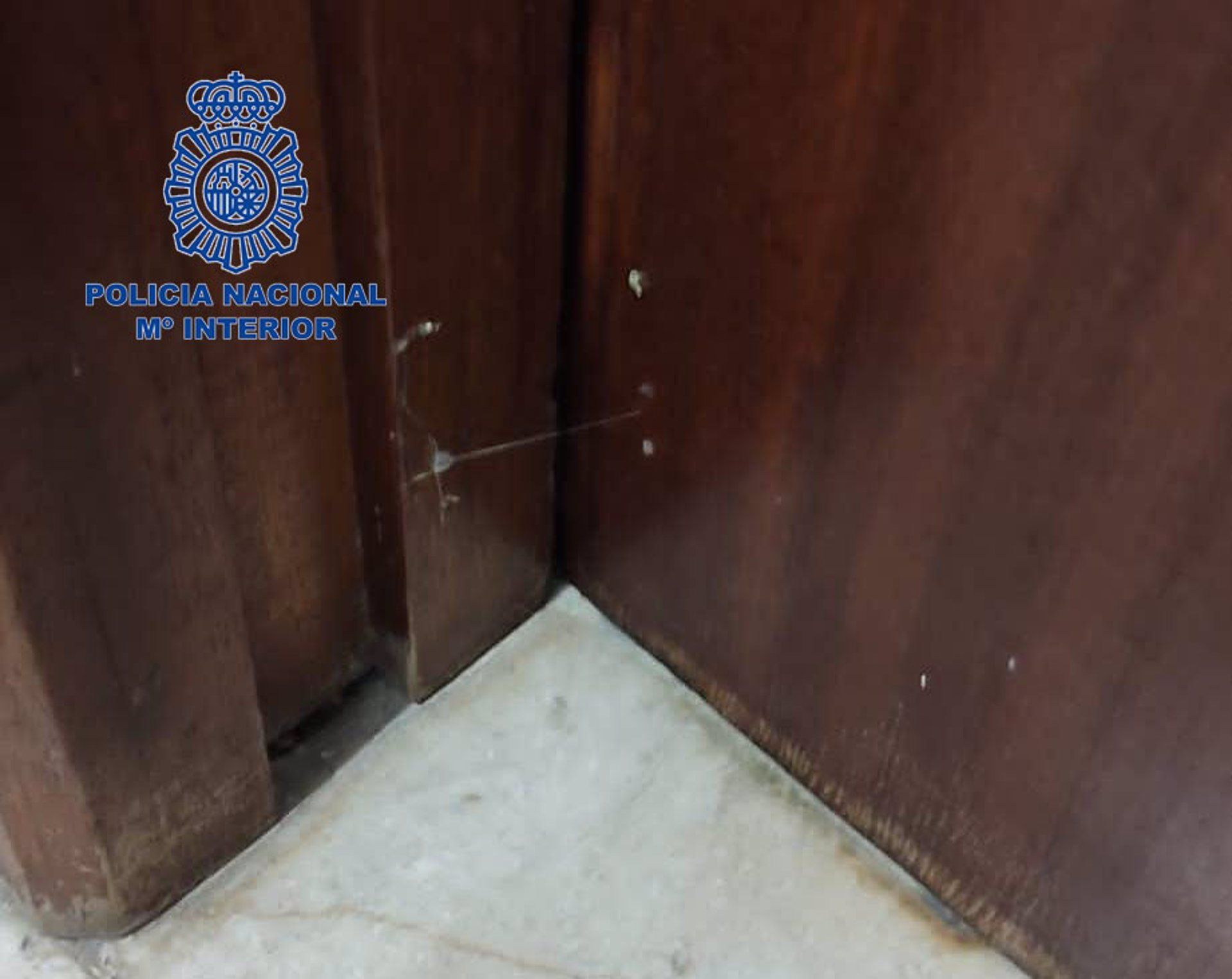 'Testigos' en la puerta de una vivienda de València