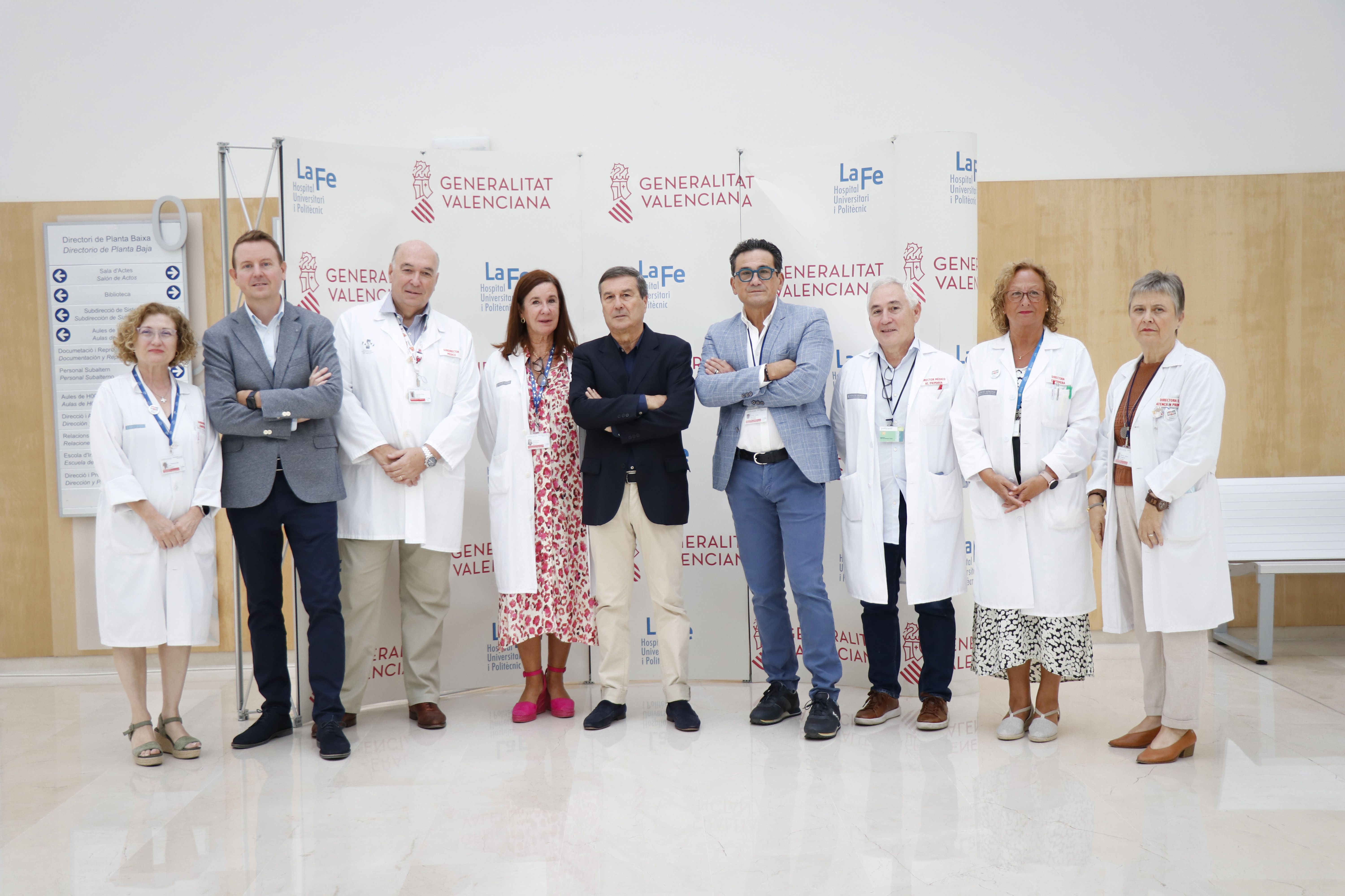 L'equip directiu de l'Hospital La Fe juntament amb el conseller de Sanitat, Marciano Gómez