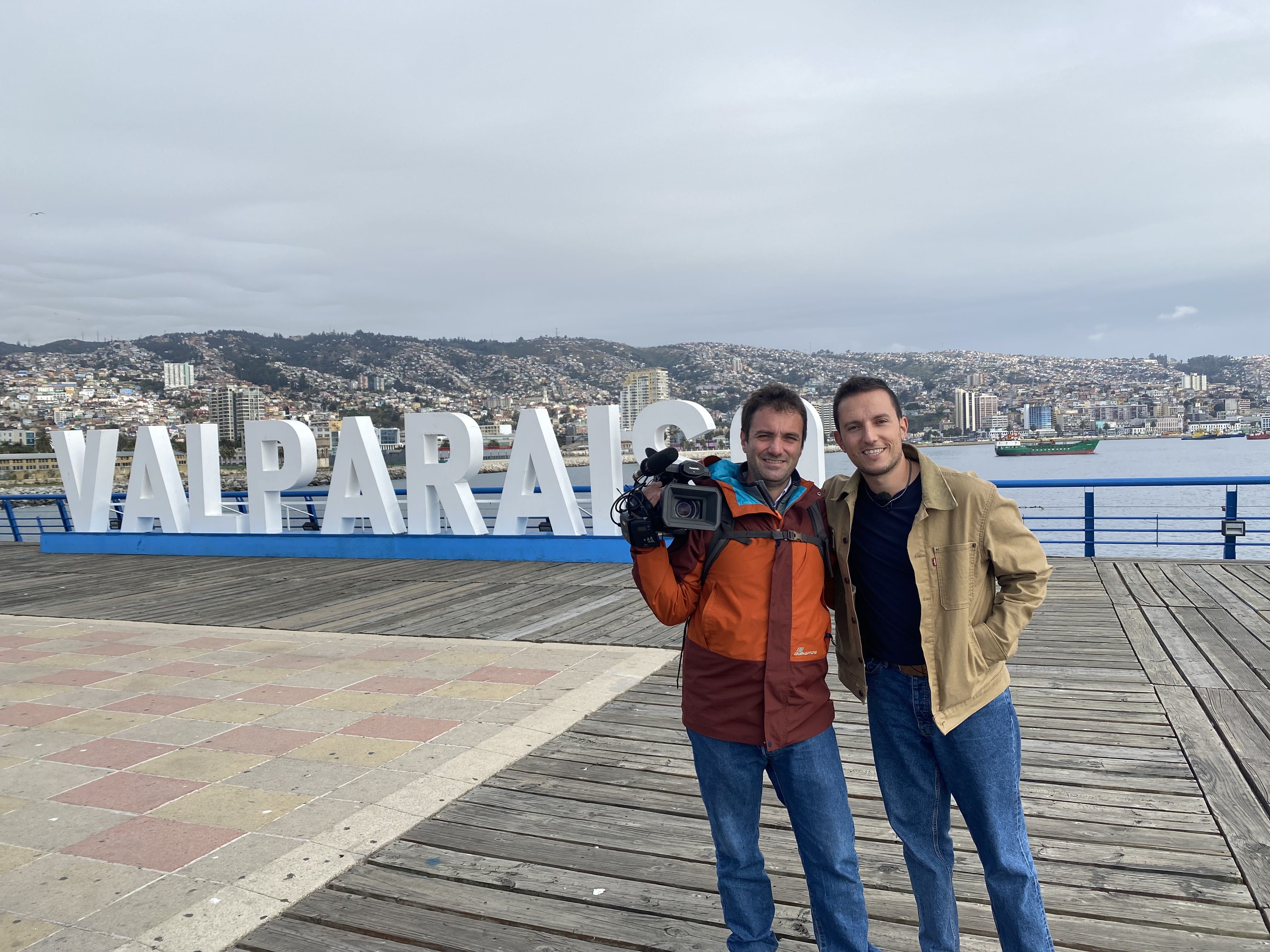 L'equip de 'Valencians al món' a Xile i les seues platges