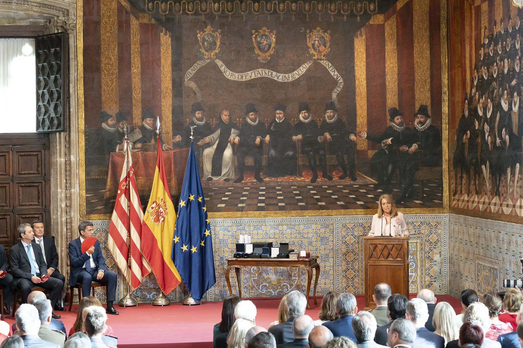 Entrega de distinciones por el 9 d'Octubre. Foto Xisco Navarro