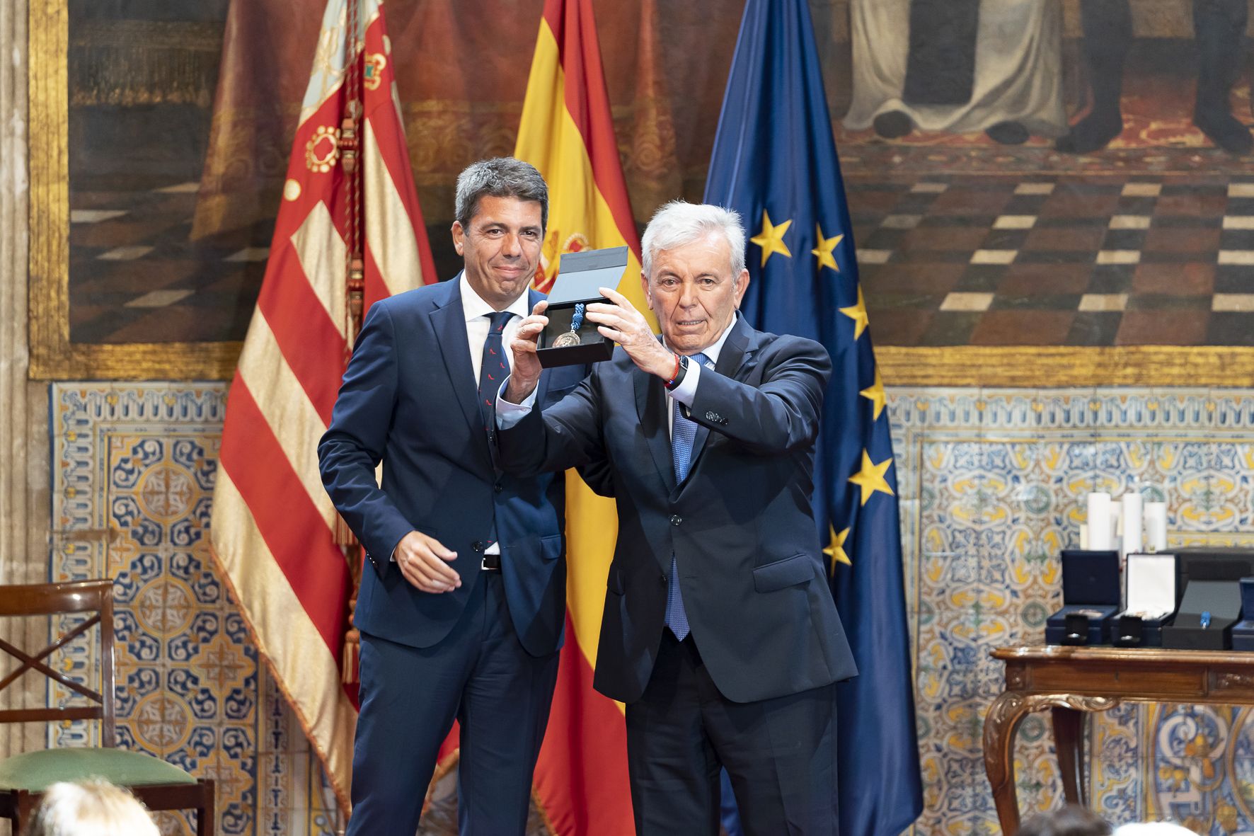 Entrega de distinciones por el 9 d'Octubre. Foto Xisco Navarro