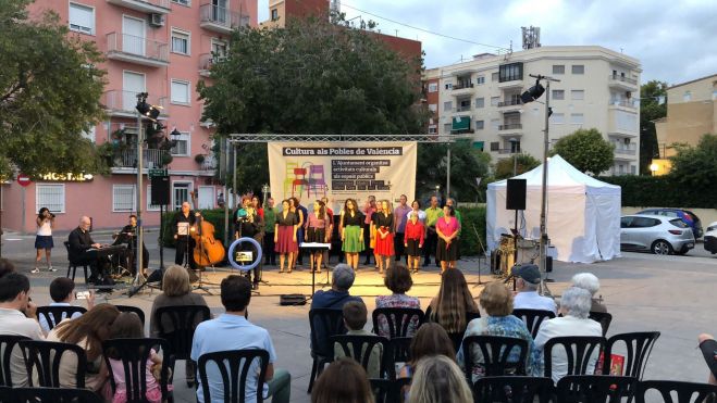 Un espectáculo de 'Cultura als barris'. Imagen: Cultura als barris i Cultura a les pedanies de València