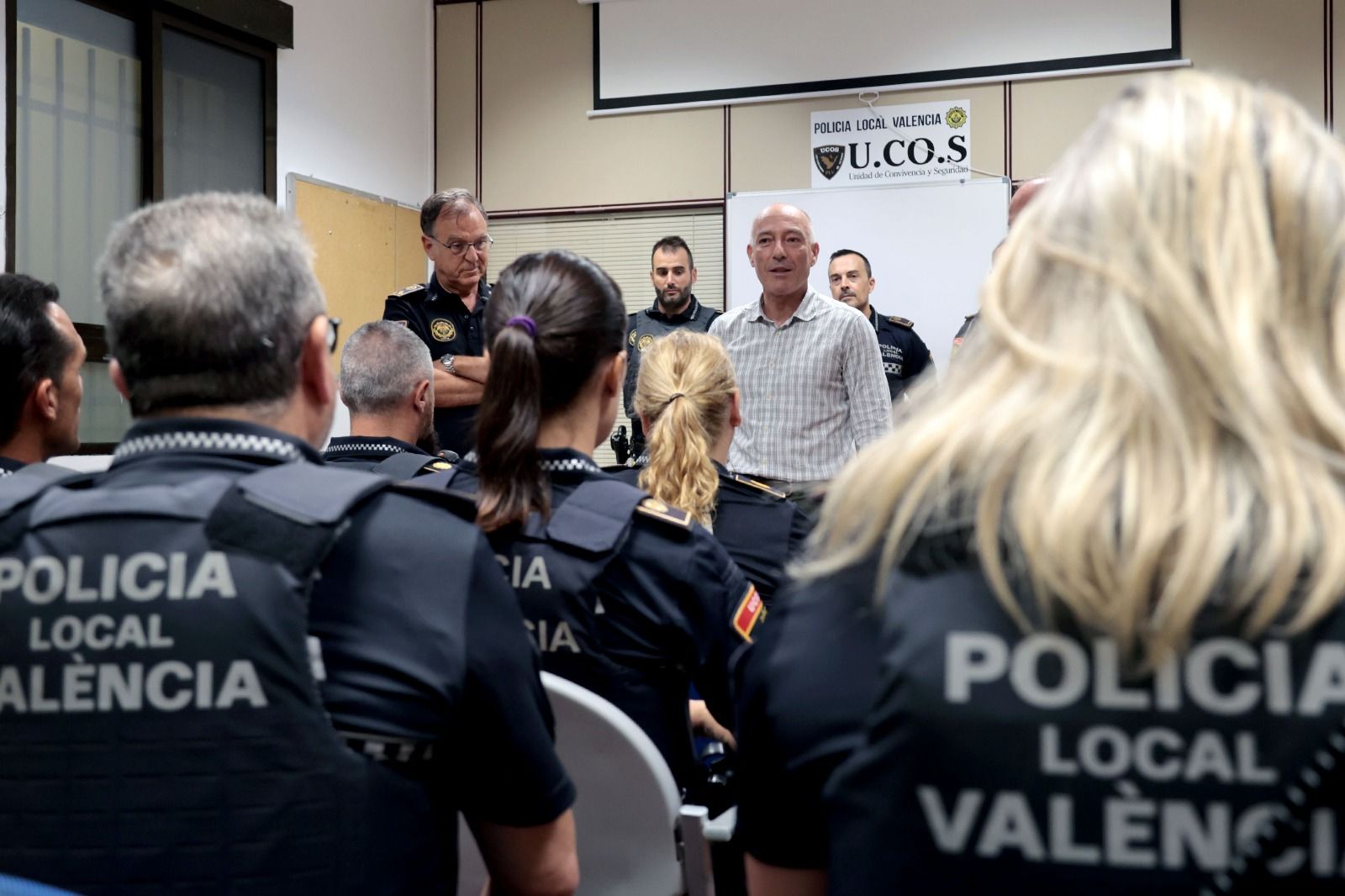 El edil de Seguridad, Jesús Carbonell, se reúne con los agentes de la Policía Local de València 