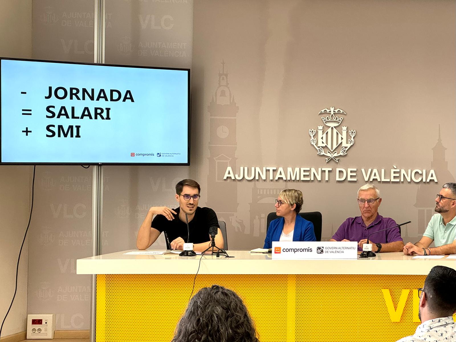 El grup municipal de Compromís València durant la roda de premsa de balanç dels resultats de l'experiència pilot de 32 hores