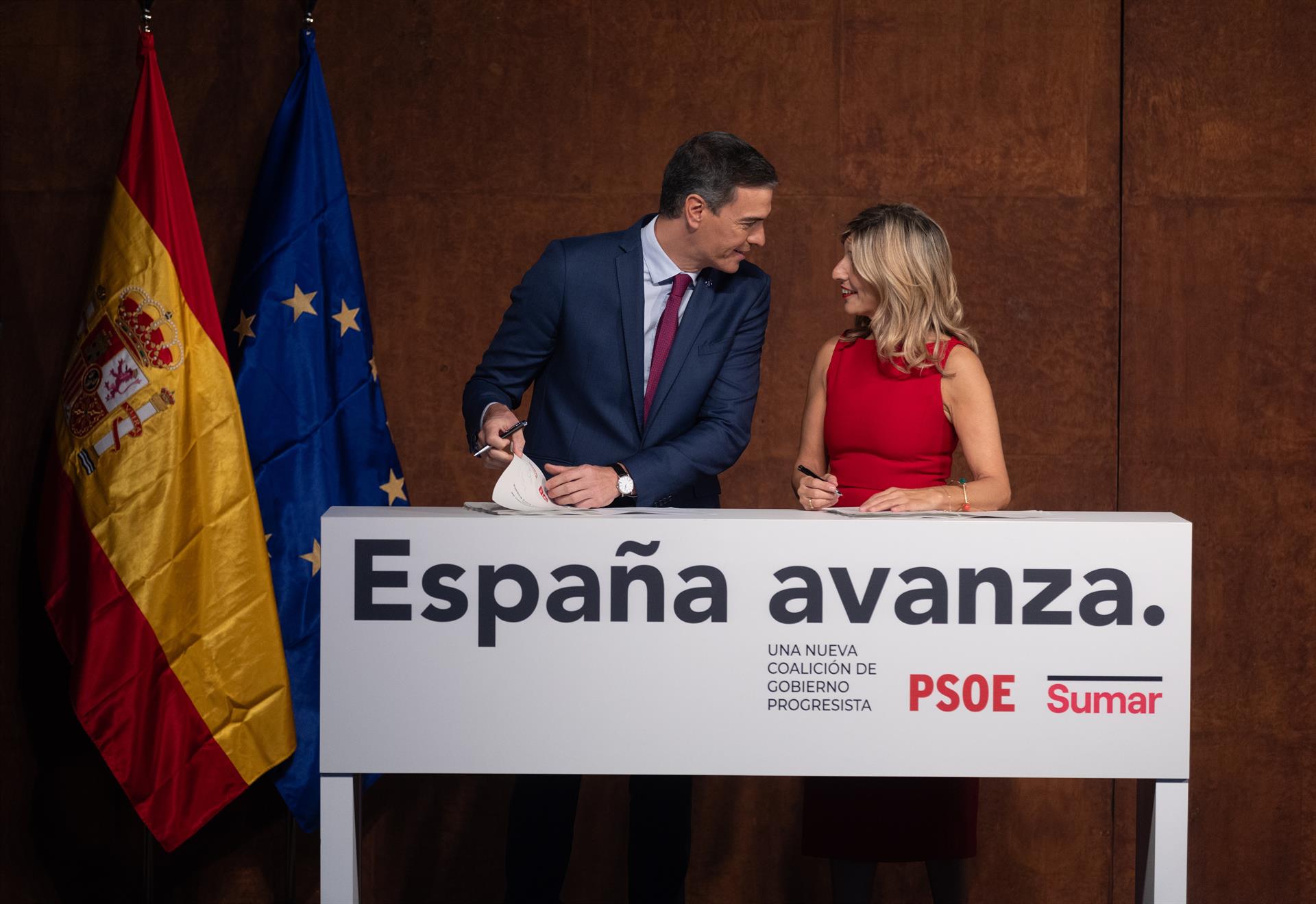 El president del Govern en funcions, Pedro Sánchez, i la líder de Sumar i vicepresidenta segona del Govern i ministra de Treball en funcions, Yolanda Díaz. Imatge d'Eduardo Parra