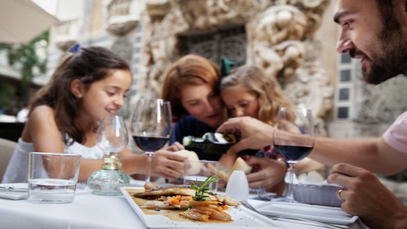 Una familia disfruta del festival Cuina Oberta de València