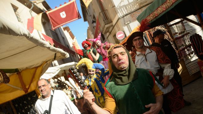 Desfile de personajes medievales en la Fira de Tots Sants de Cocentaina