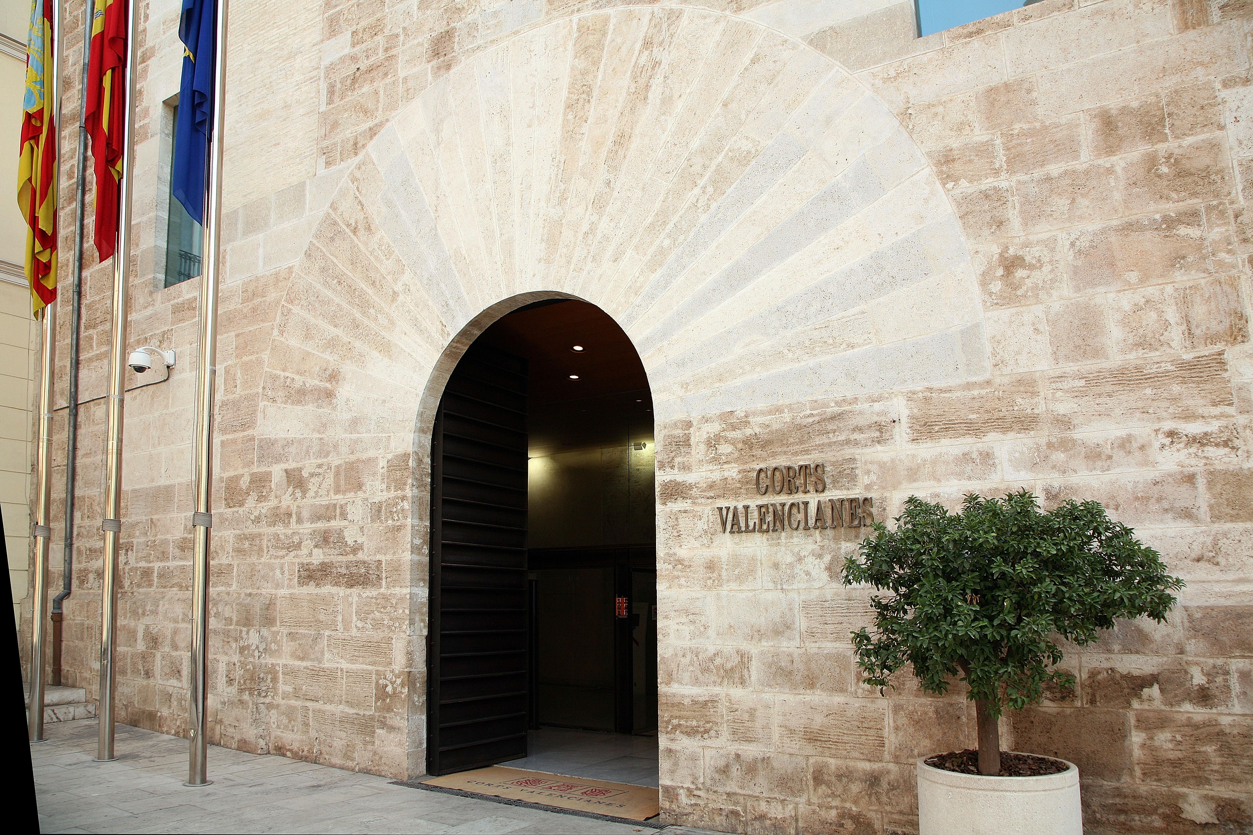 Façana de Les Corts Valencianes