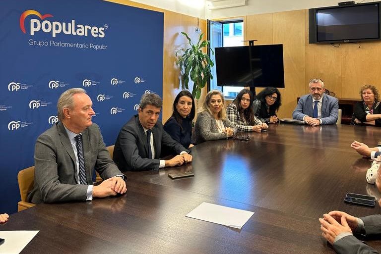 Reunió en el Congrés amb els senadors i diputats del PP