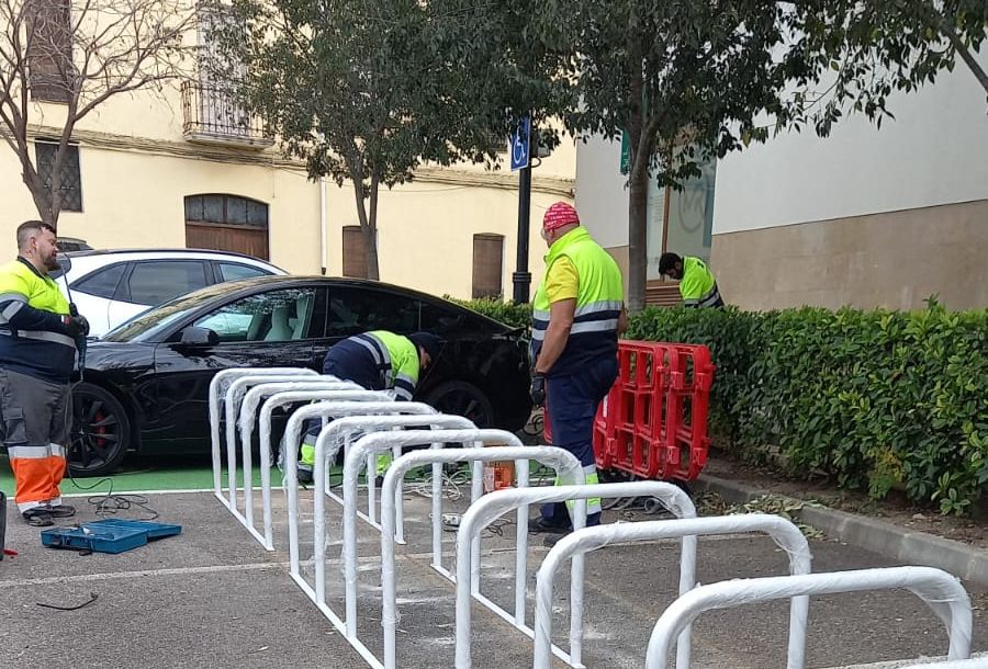 Operarios del servicio 'Ontibici' de Ontinyent