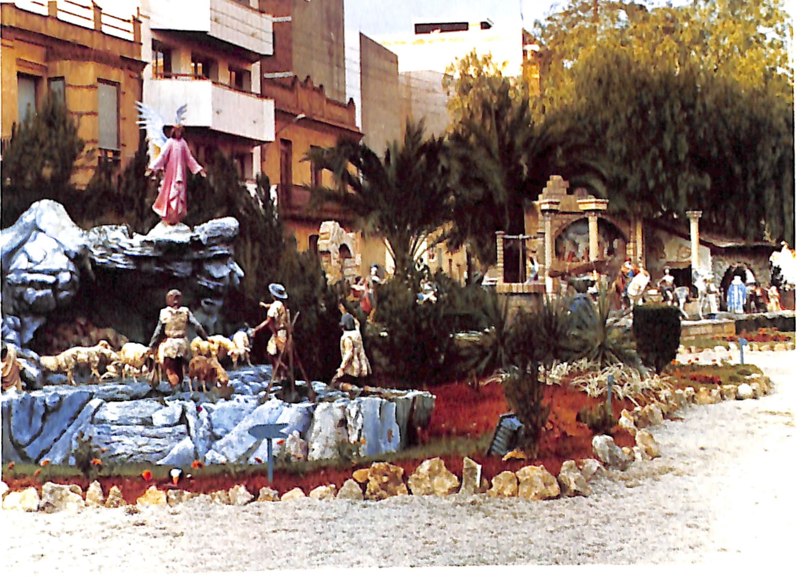 Escena de la anunciación de los Pastores en el belén monumental de Pallardo. Imagen: Anuario Caja Ahorros de Torrent