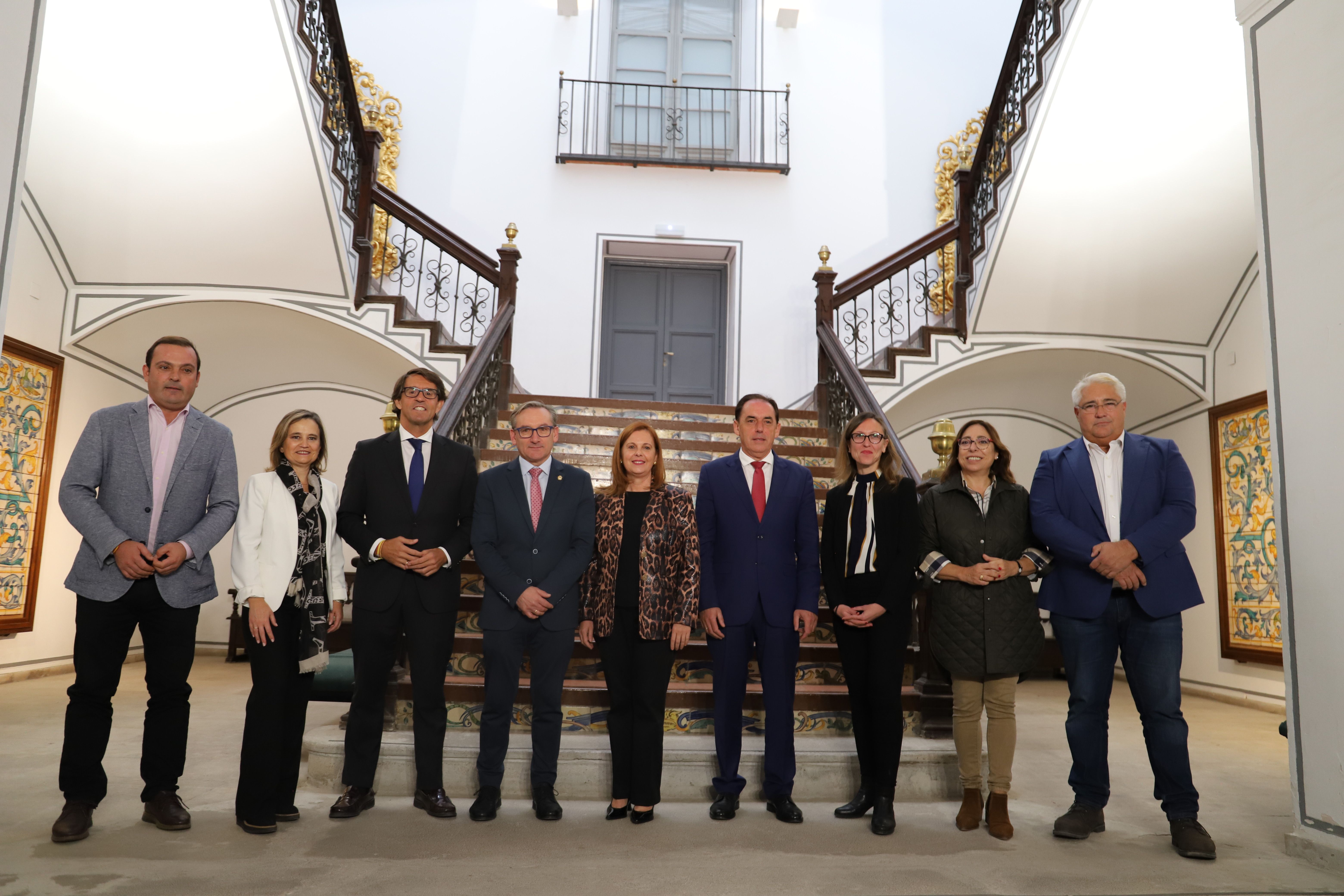 La vicepresidenta segona de la Diputació de València, Reme Mazzolari, juntament amb representants provincials