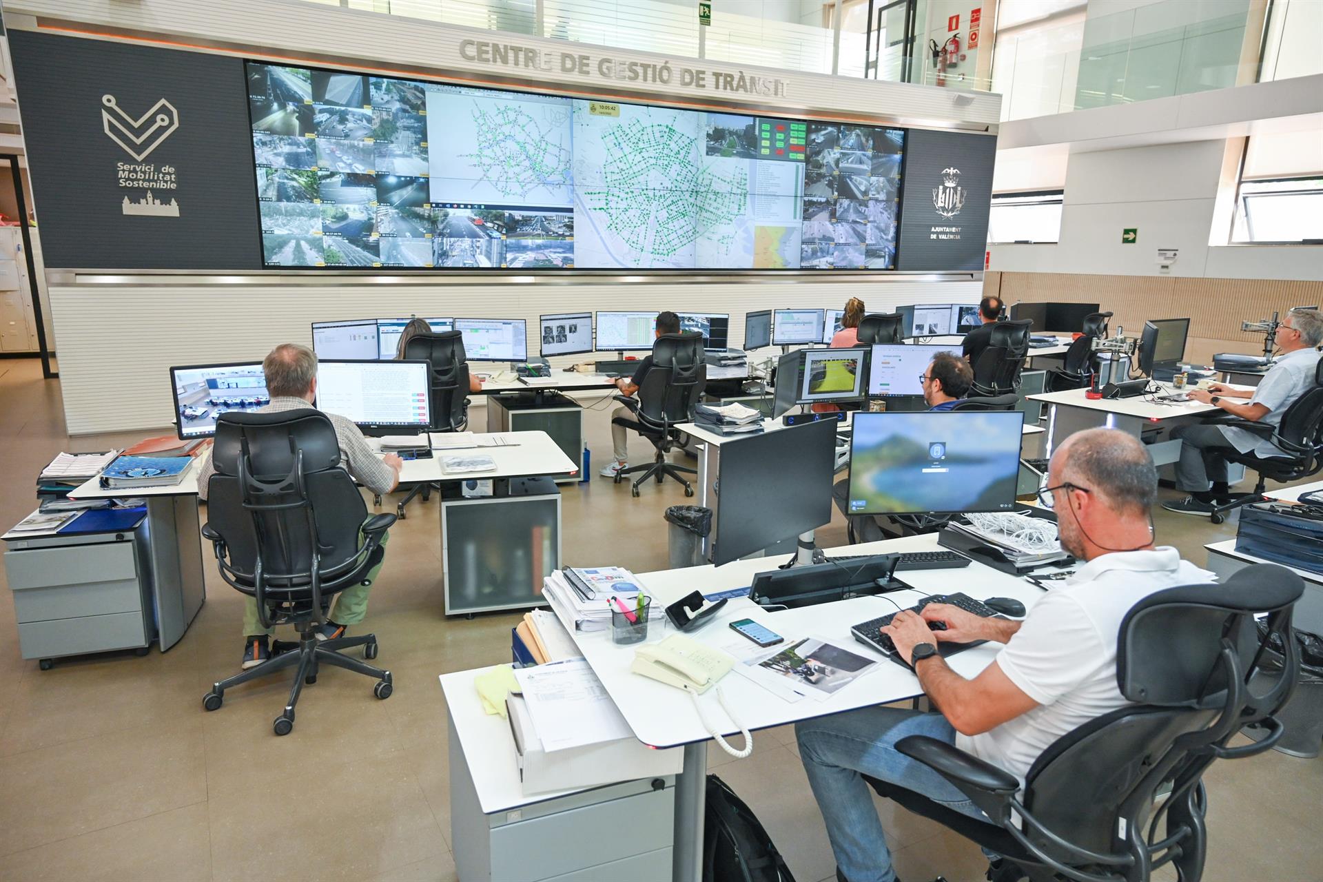 Centro de Gestión de Tráfico del Ayuntamiento de València controlando las retenciones de la A-7 - AYUNTAMIENTO DE VALÈNCIA - Archivo