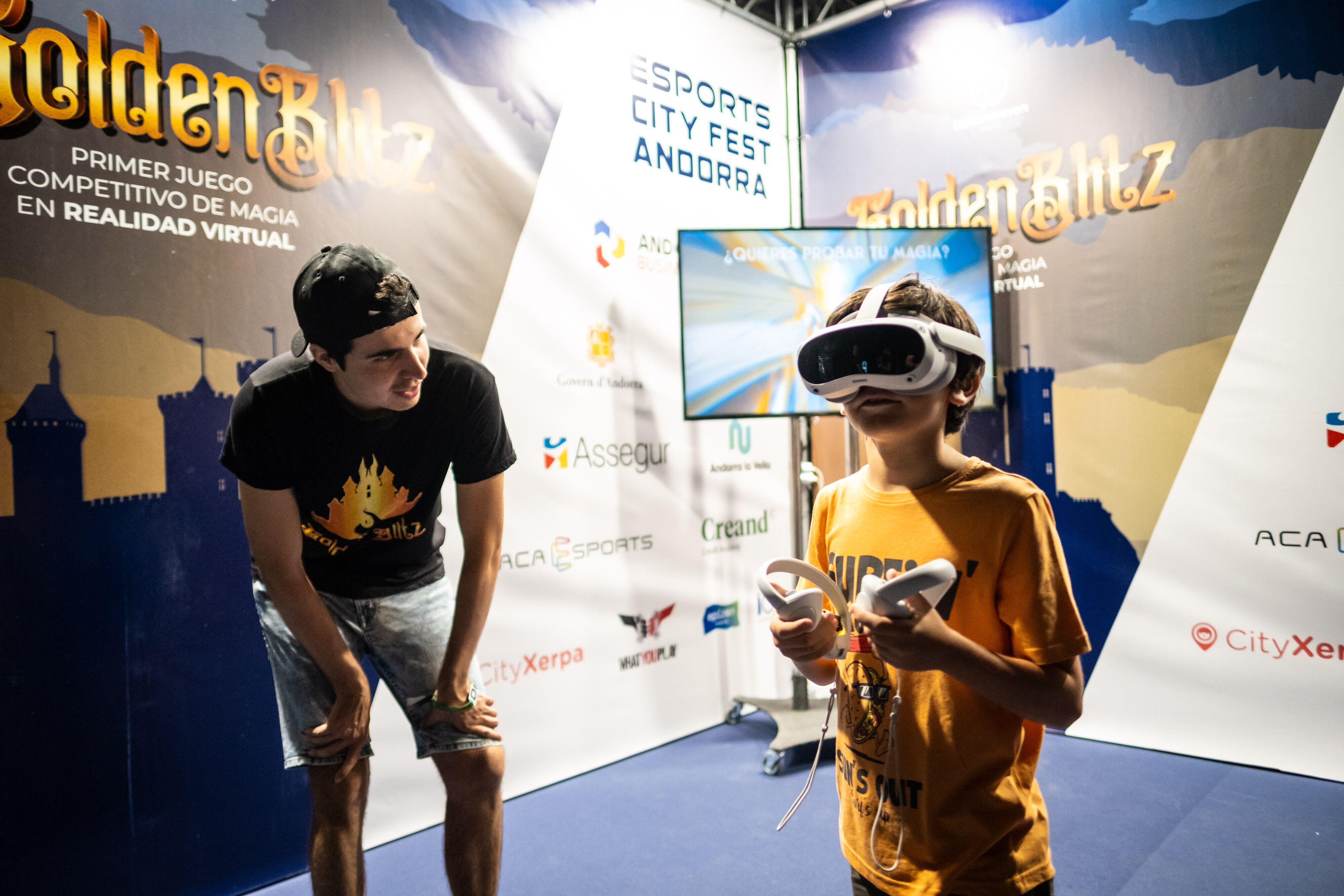 Un niño jugando con realidad virtual