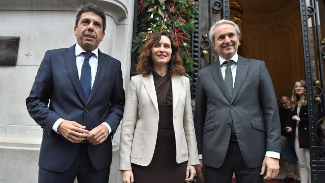 El president de la Generalitat Valenciana, Carlos Mazón; la presidenta de la Comunidad de Madrid, Isabel Díaz Ayuso i el president de la fundació Conexus, Manuel Broseta