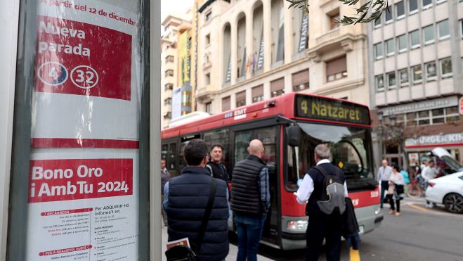 Nova parada de l'EMT en la plaça de l'Ajuntament de Val'ència