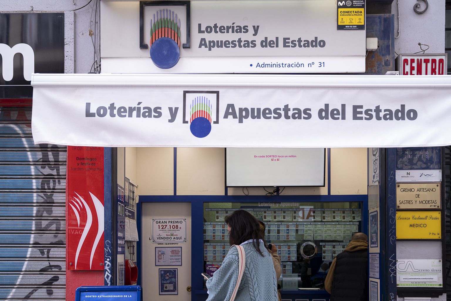 Una administración de lotería de València (Xisco Navarro)