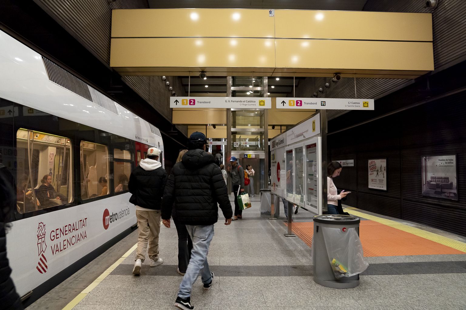 Estación de Metrovalencia de Ángel Guimerà