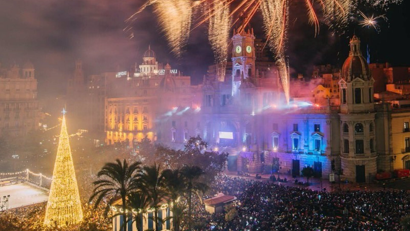 La plaza del Ayuntamiento de València durante las Campanadas 2022