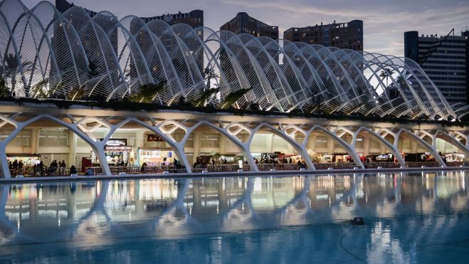 Mercado de Navidad de la Ciutat de les Arts i les Ciències. Imagen: Balconet Mercado de Navidad de la Ciutat de les Arts i les Ciències. Imagen: Balconet