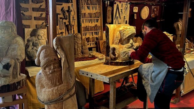Exhibición de un oficio tradicional en el mercado navideño. Imagen: Ciutat de les Arts i les Ciències Exhibición de un oficio tradicional en el mercado navideño. Imagen: Ciutat de les Arts i les Ciències