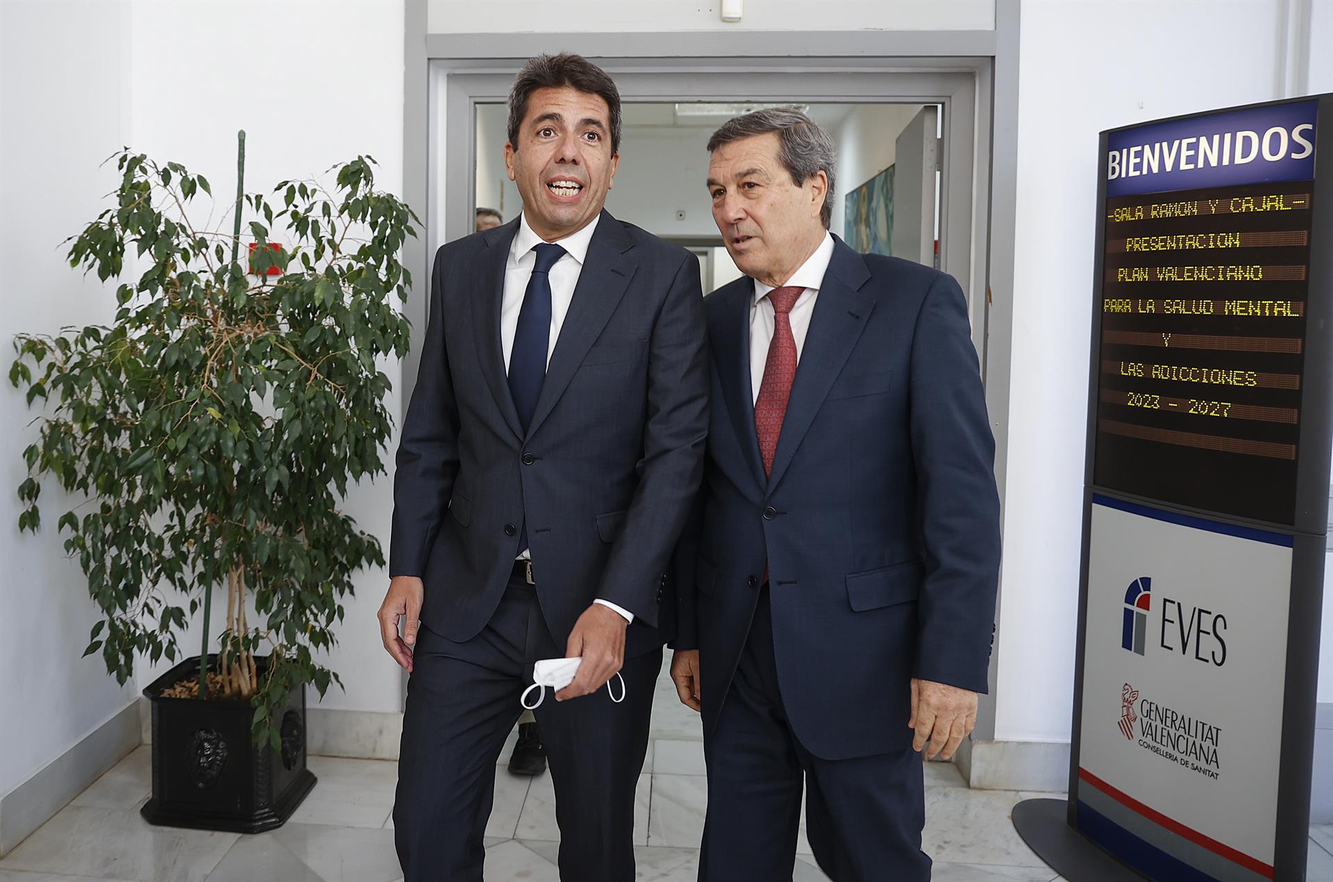 El president de la Generalitat, Carlos Mazón, con el conseller de Sanidad, Marciano Gomez, presentan el Plan Valenciano para la Salud Mental y las Adicciones 2024 2027