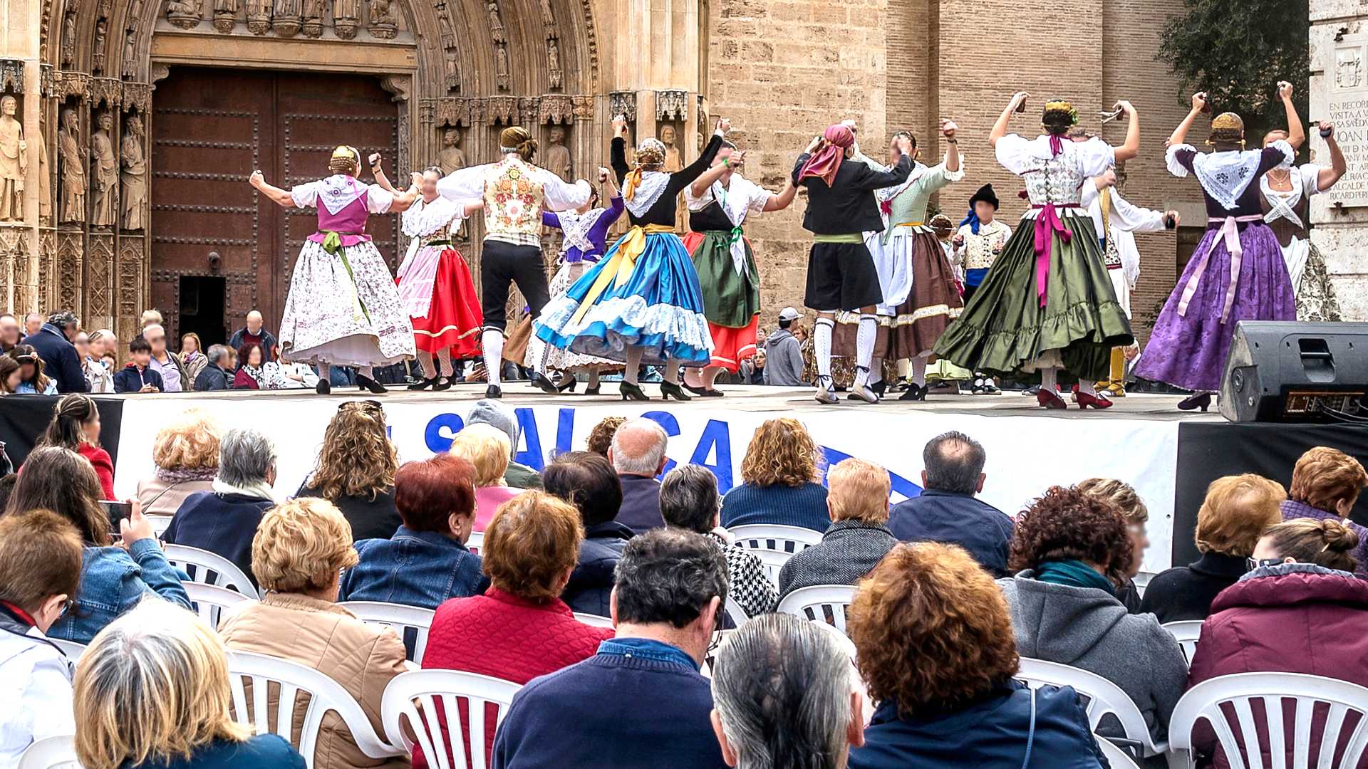 'Balls al Carrer' en la plaza de la Virgen de València