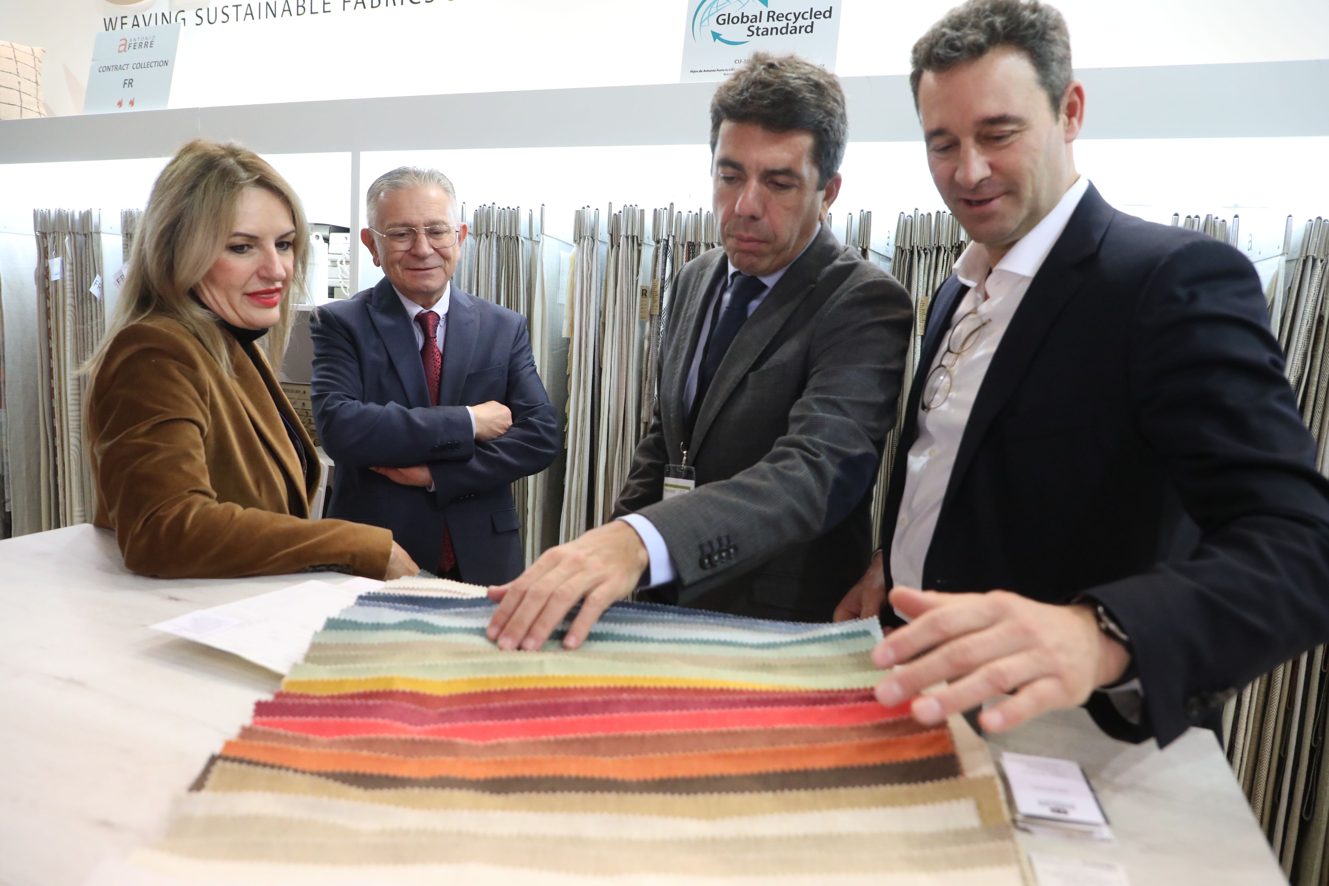 El president Carlos Mazón i la consellera Nuria Montes, a Heimtextil