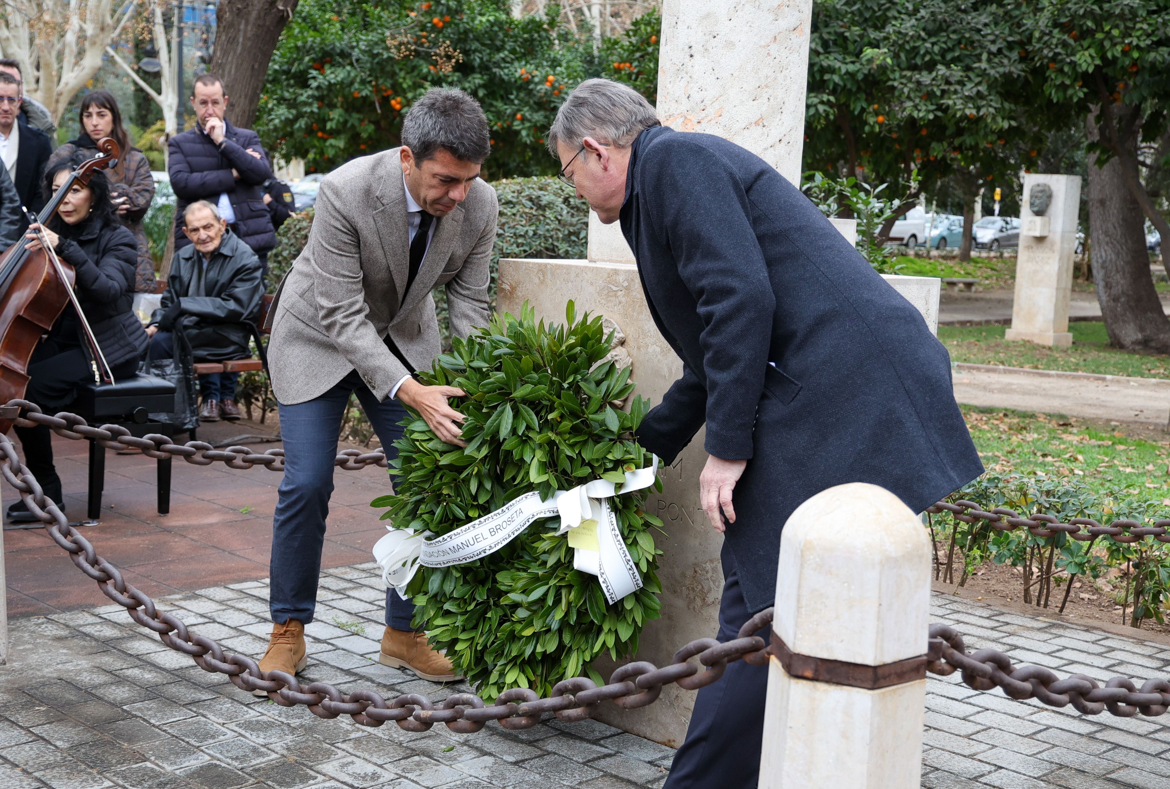 Carlos Mazón y Ximo Puig durante el memorial a Manuel Broseta