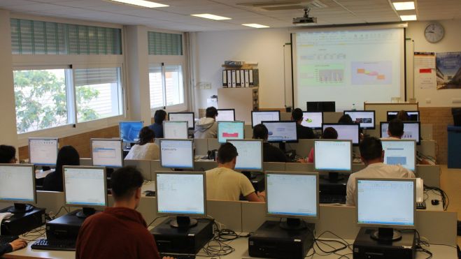 Una clase de Informática en un instituto público valenciano. Imagen: Conselleria de Educación