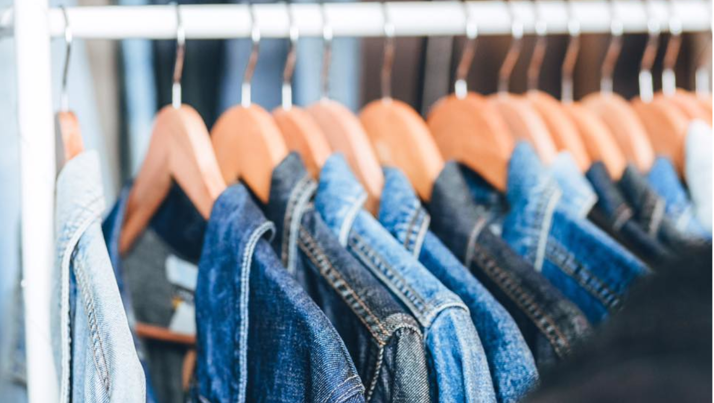 Conjunto de chaquetas en el Mercado de Tapinerías en València. Imagen de Mercado de Tapinerías.