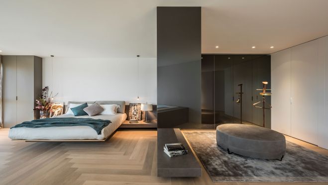 Una de las habitaciones del piso valorado en 8,6 millones de euros. Imagen: Germán Cabo
